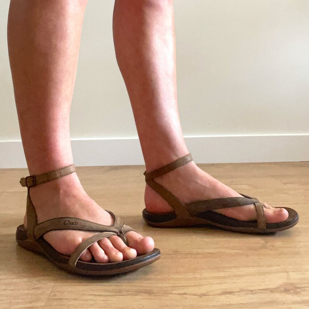 Chaco Sofia Sandals with Ankle Strap | Casual Strappy Leather Sandals - Size 8
